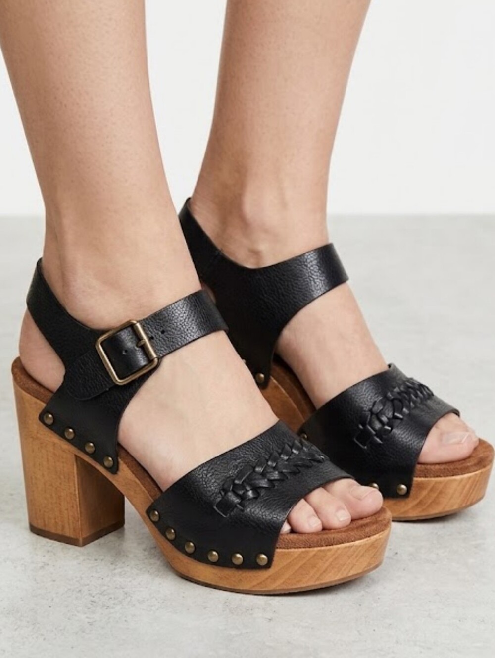 White Mountain Footbeds Altheda platform sandals in women’s size 9.5M Black
